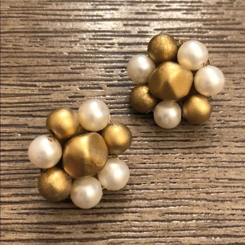 Vintage Pearl & Gold Bead Cluster Clip Earrings - Picture 4 of 12